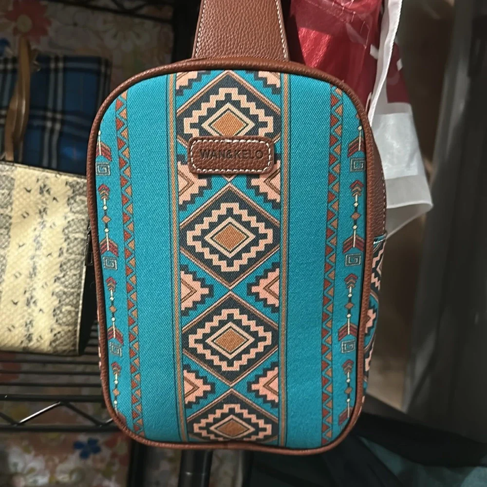 WAN&KELO Sling Bag - Picture 2 of 2